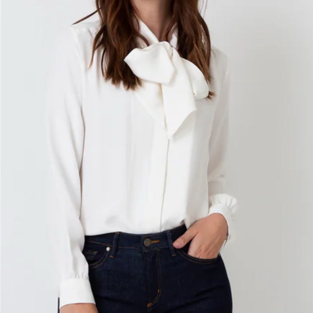 ANN MASHBURN
Tie-Neck Blouse
Ivory Silk Crepe De Chine
Size Small